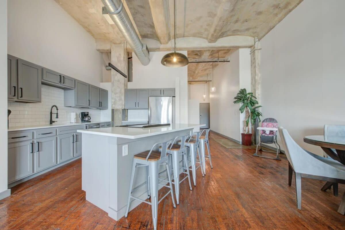 2Br 2Ba Spacious Historic Loft With Gym By Envitae Kansas City Extérieur photo